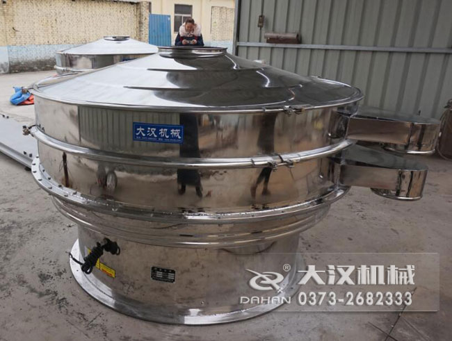 1800mm化工粉振動篩分機(jī) 1800mm化工粉振動篩分機(jī)